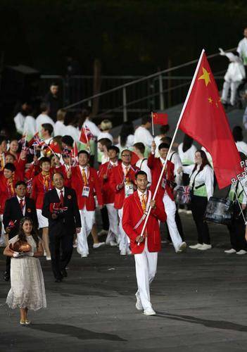 运注册卡卖出6位数拳击藏品价格同样不菲CQ9电子中国网站科普！张艺谋和科比奥(图4)